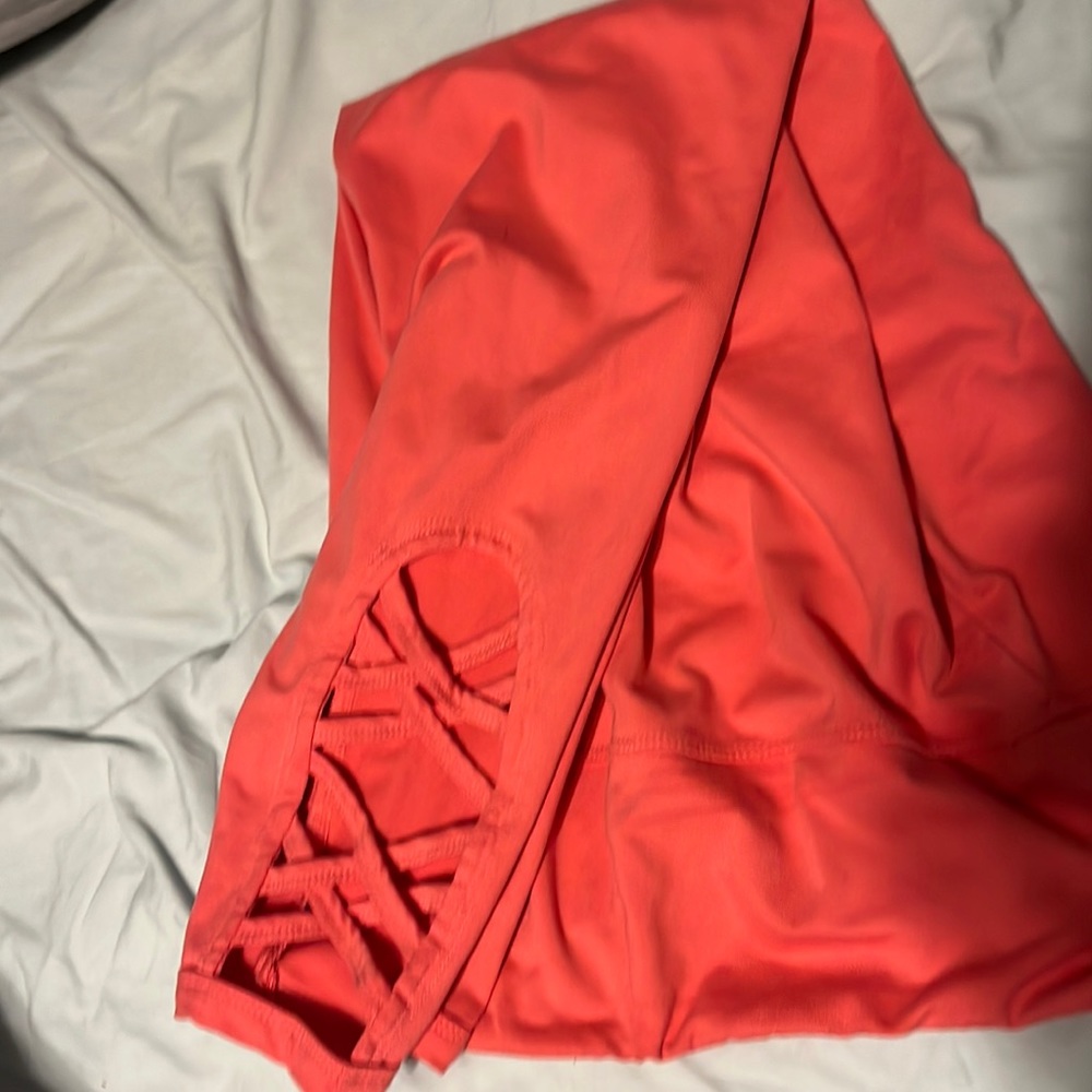Must bundle 😎bundle and make an offer- crop workout leggings